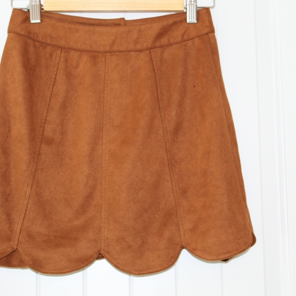 Brown Velvety like Skirt with scalloped edging - Picture 2 of 2